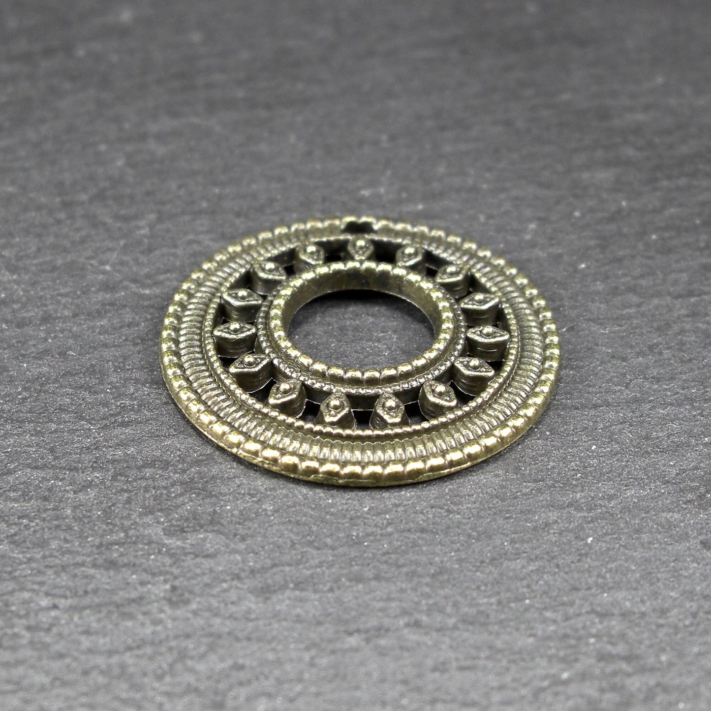 2 Anhänger Mandala, bronzefarben geschwärzt, 10863