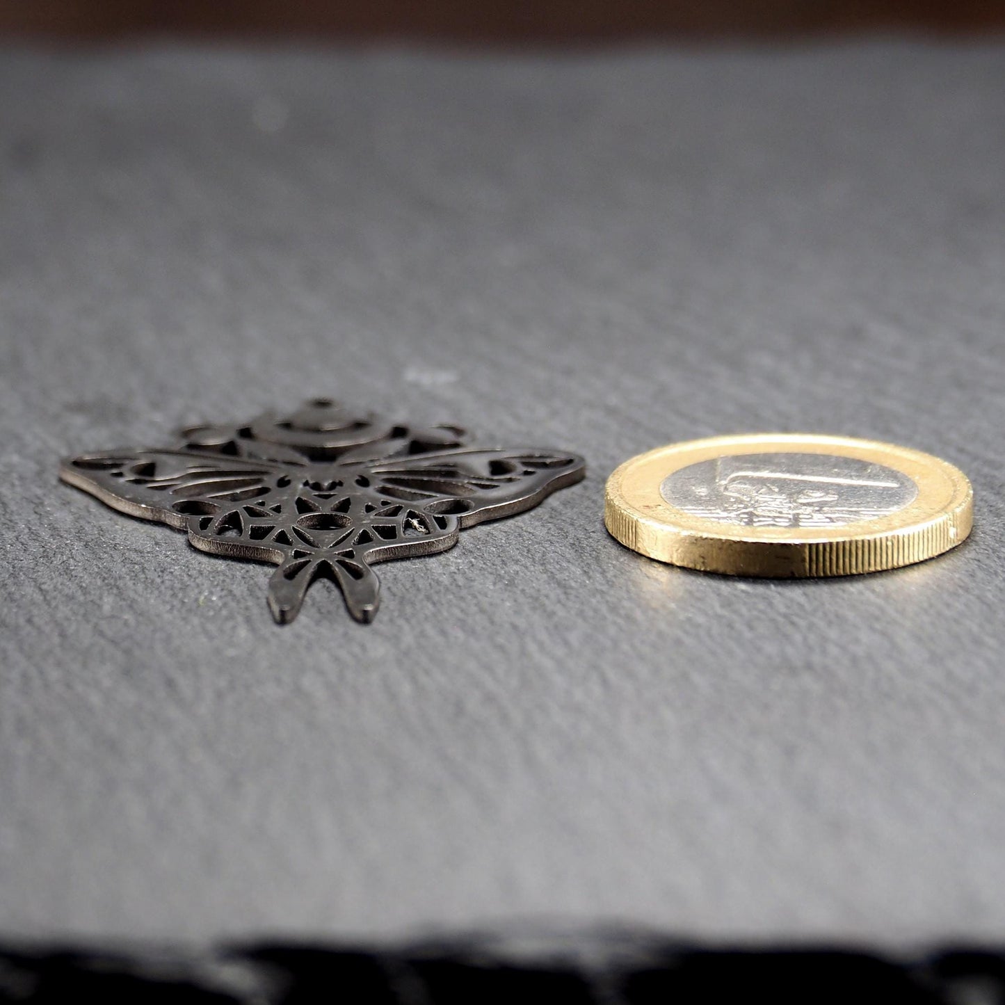 Anhänger Motte mit Mondphasen, Edelstahl 304, glänzend silberfarben, 11251