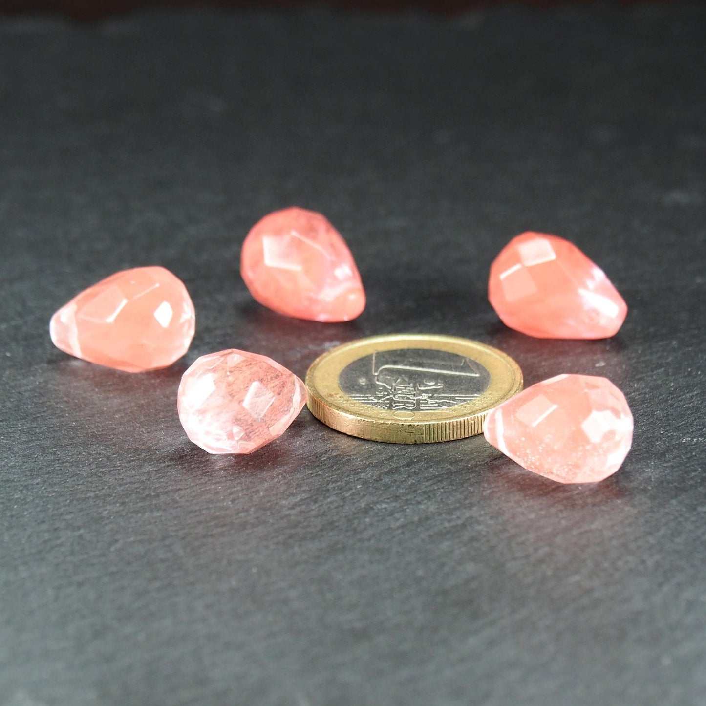 Kirschquarz Edelstein Perle, facettierter Tropfen, rosé, 11238
