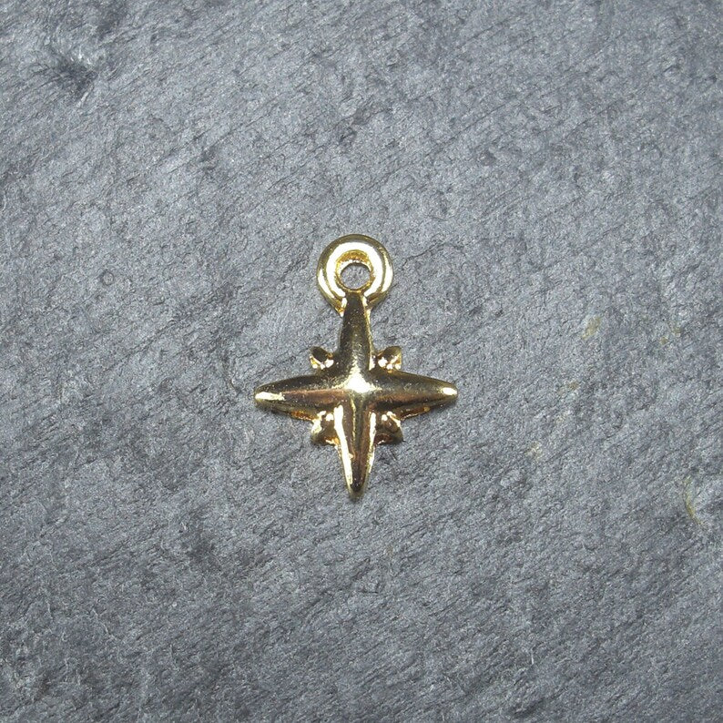 2 kleine Anhänger Stern, goldfarben, 10380
