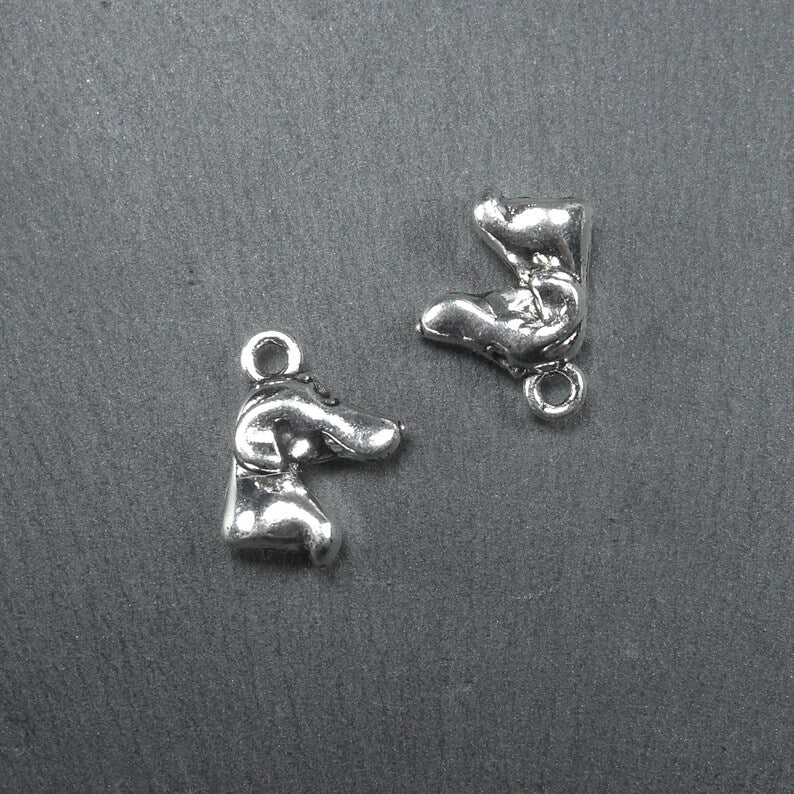 2 süße Anhänger Hund, Dackel, Windhund, antik silber, dreidimensional, 10505