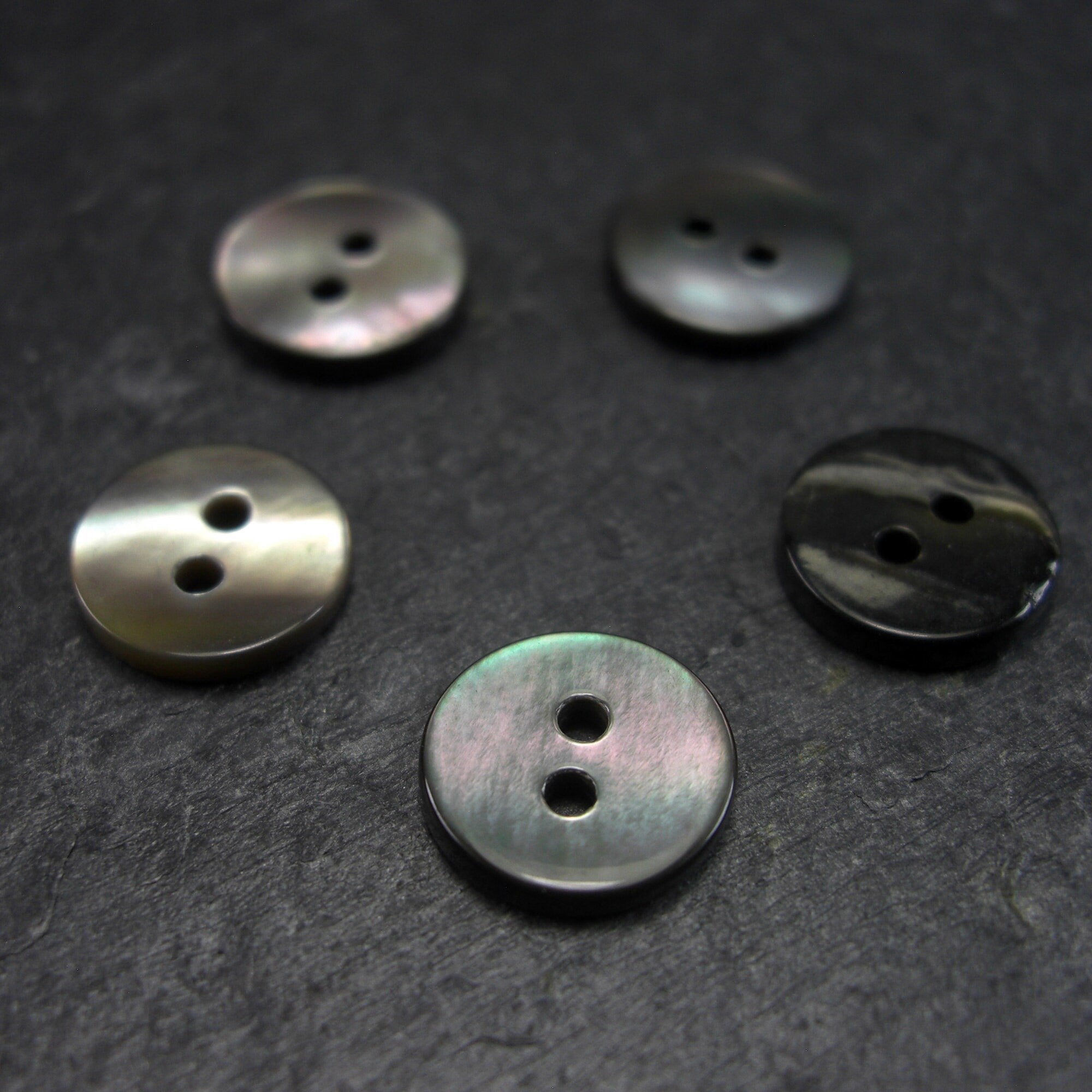 6 Echte Perlmutt Knöpfe 2-Loch - Weiß Mit Regenbogen-Schimmer, 15mm, Aus Goldfish-Perlmutt, Made In Europe