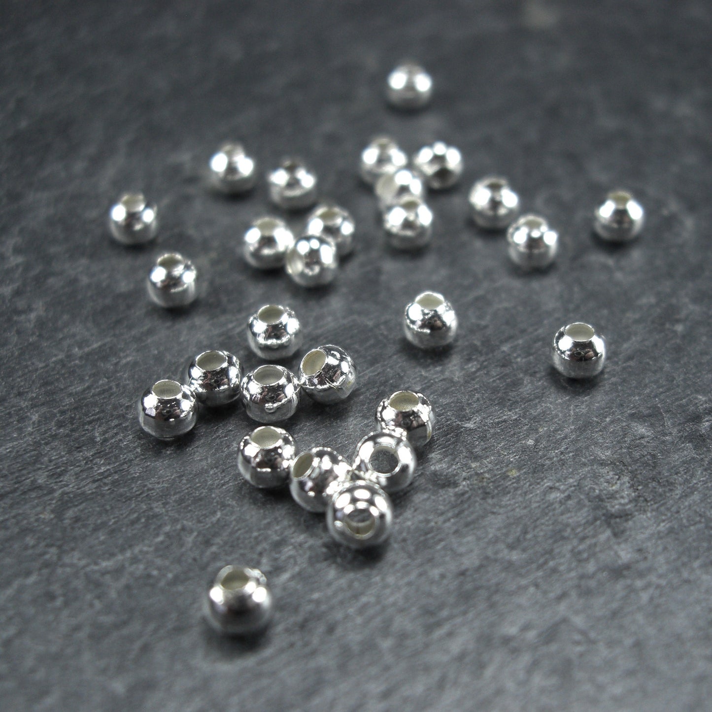 50 kleine Perlen 3mm, silberfarben, 10225