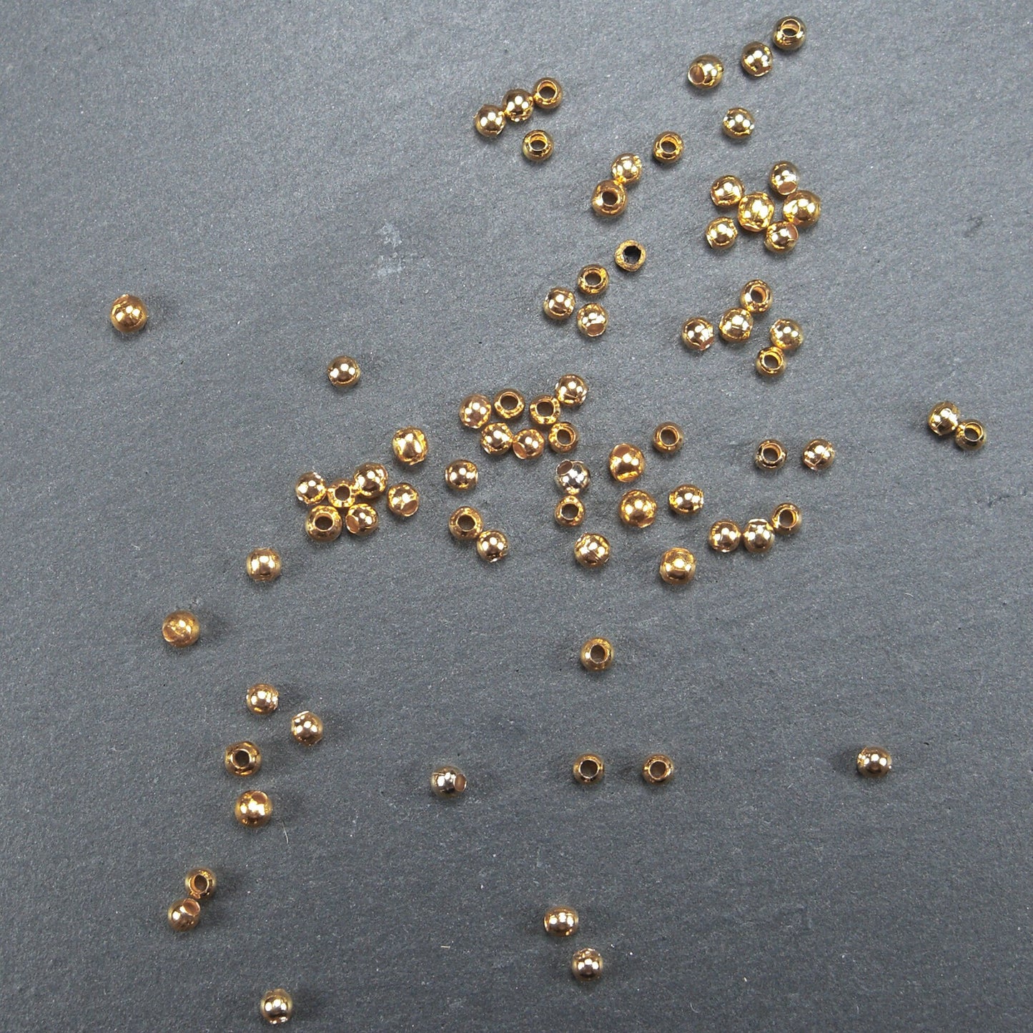 50 kleine Perlen 2,5mm, goldfarben, 10203