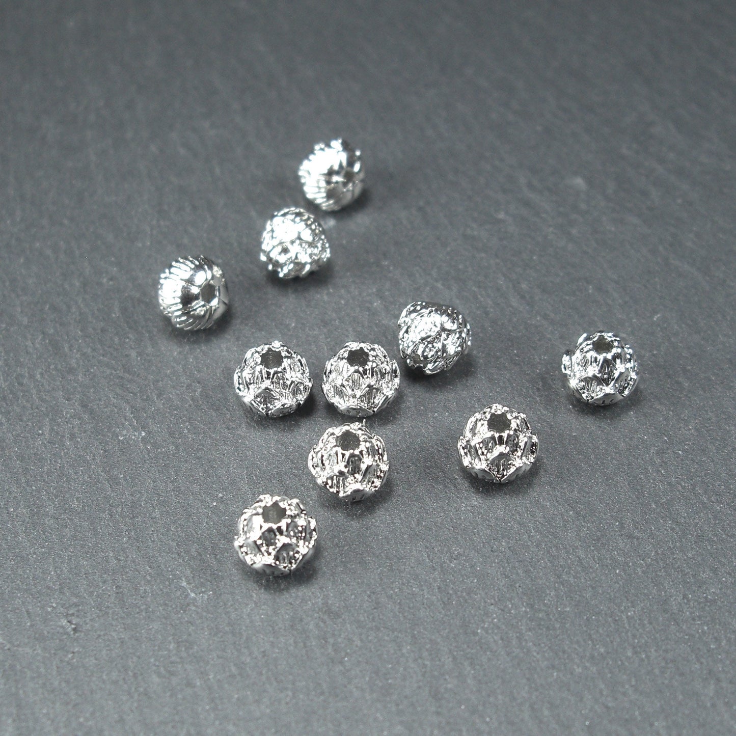 1 zauberhafte Lotos Perle, 6 x 5 mm, silberfarben, 10603