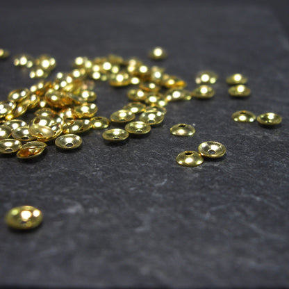 50 Mini Perlenkappen, schlicht, glatt, goldfarben, 10194