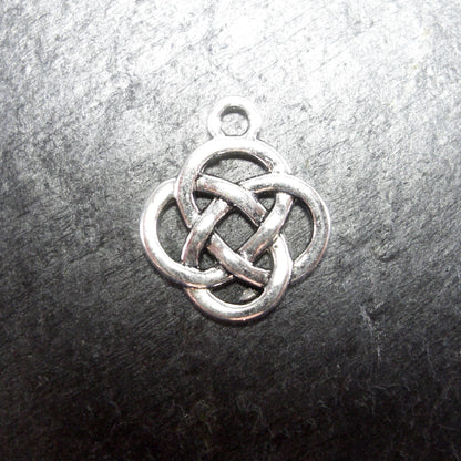5 Anhänger Keltischer Knoten, antik silberfarben, 10017