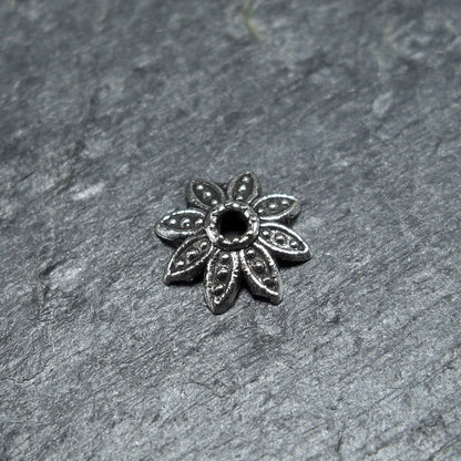 10 Perlenkappen, Blüten, 7 mm, antik silberfarben, 10196
