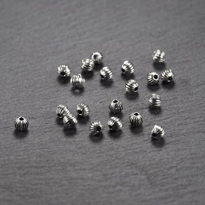 20 kleine Perlen 4mm, geriffelt, antik silberfarben, 10233