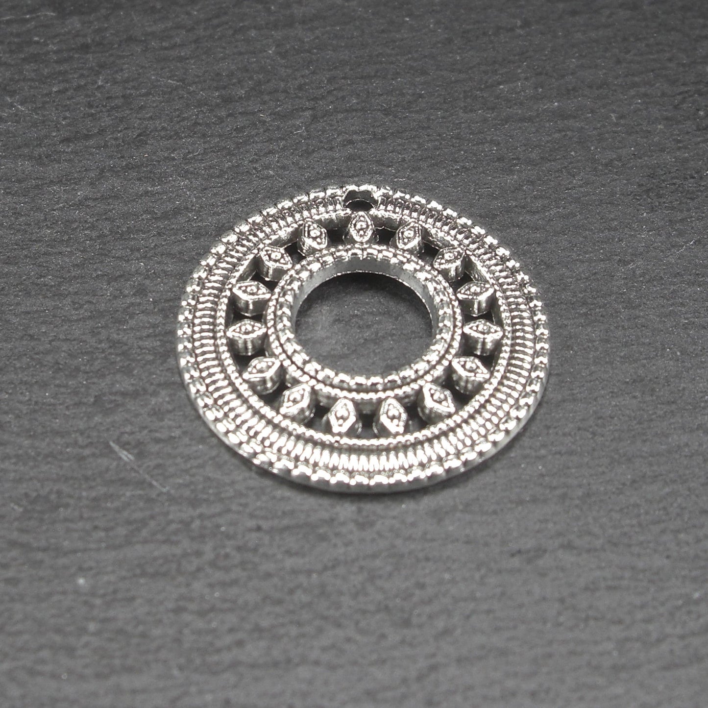 2 Anhänger Mandala, silberfarben geschwärzt, 10858