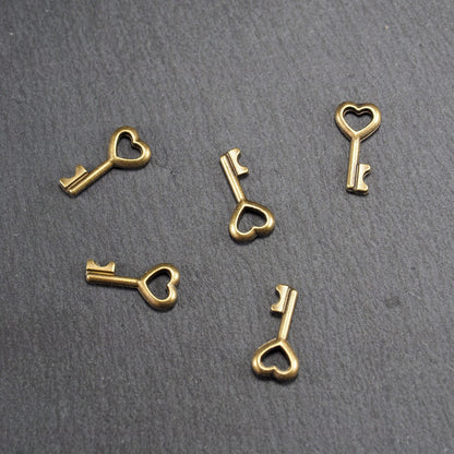10 Anhänger Schlüssel mit Herz, bronzefarben, 10885