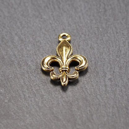 5 Anhänger Lilie, Fleur de Lis, antik goldfarben, 10940