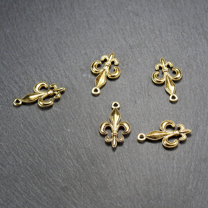 5 Anhänger Lilie, Fleur de Lis, antik goldfarben, 10940