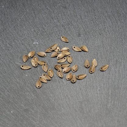 25 Anhänger Blatt, bronzefarben, Messing, 10808