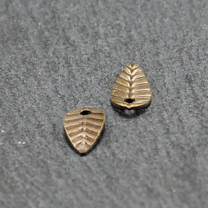 25 Anhänger Blatt, bronzefarben, Messing, 10808