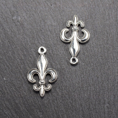 5 Anhänger Lilie, Fleur de Lis, antik silberfarben, 10939