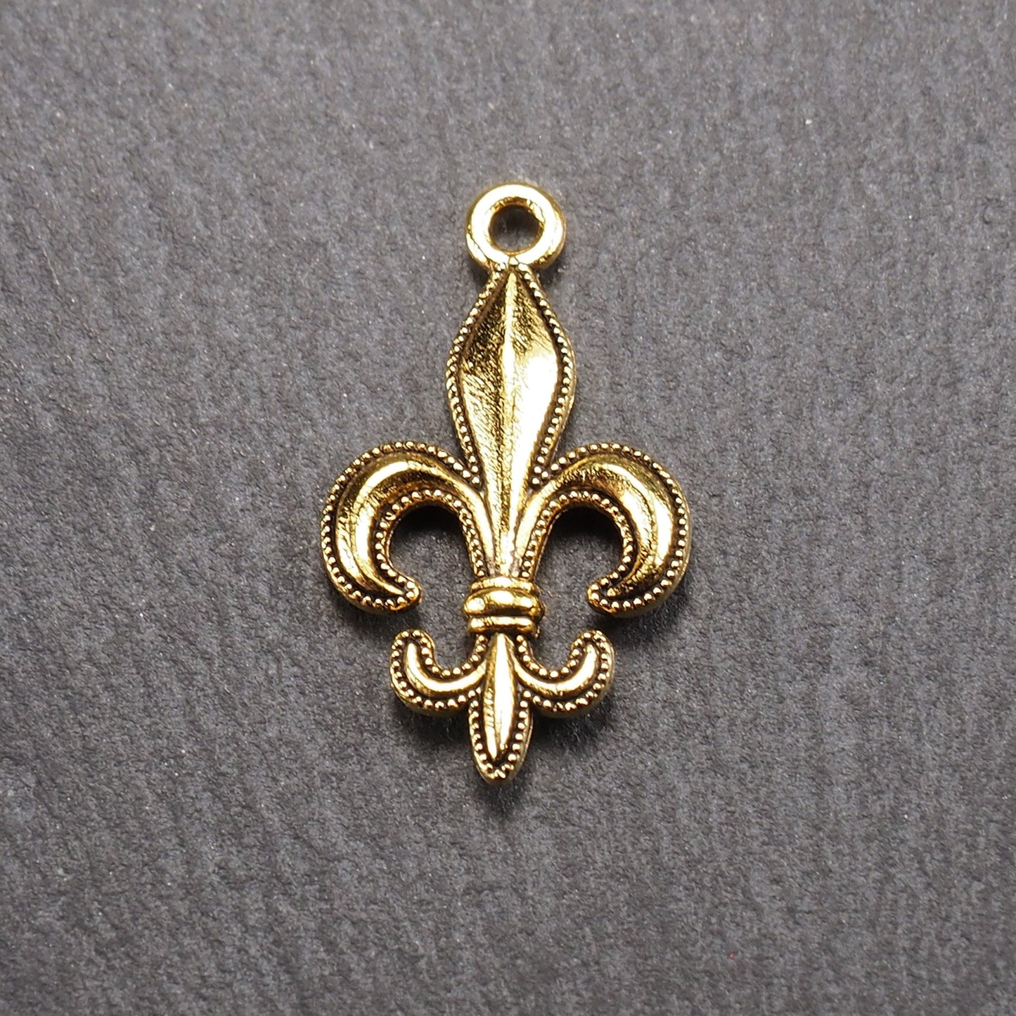 5 Anhänger Lilie, Fleur de Lis, antik goldfarben, 10940