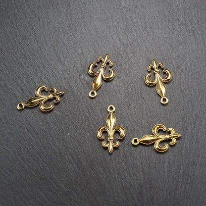 5 Anhänger Lilie, Fleur de Lis, antik goldfarben, 10940