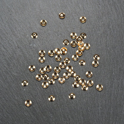 50 Mini Perlenkappen, hell vergoldet, glatt, 11000