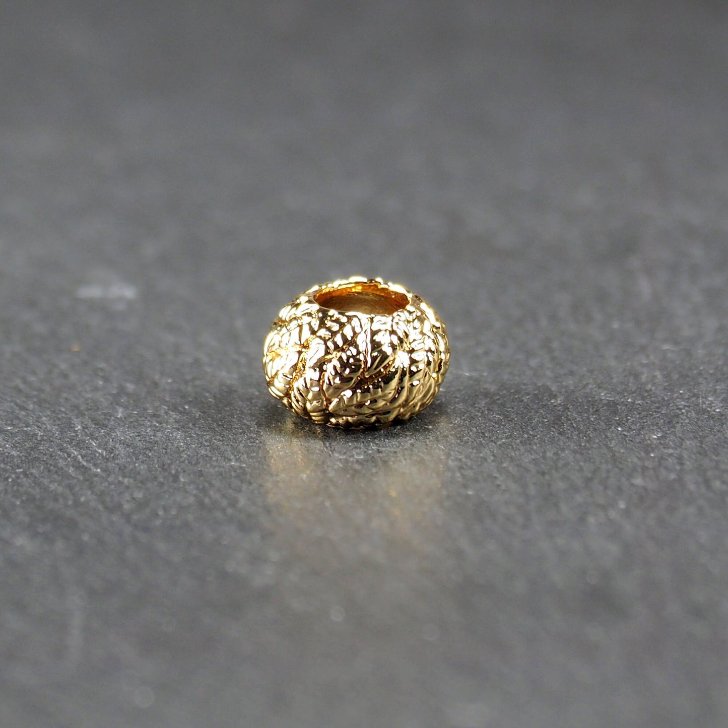 Großloch Perle Blätter floral, Messing, 18 Karat vergoldet, 11004