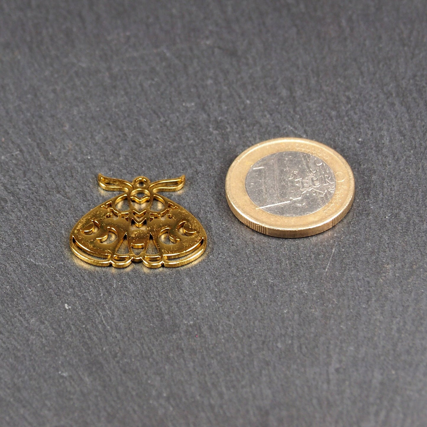Anhänger Motte mit Mondphasen, Edelstahl 304 ionenvergoldet, 11029