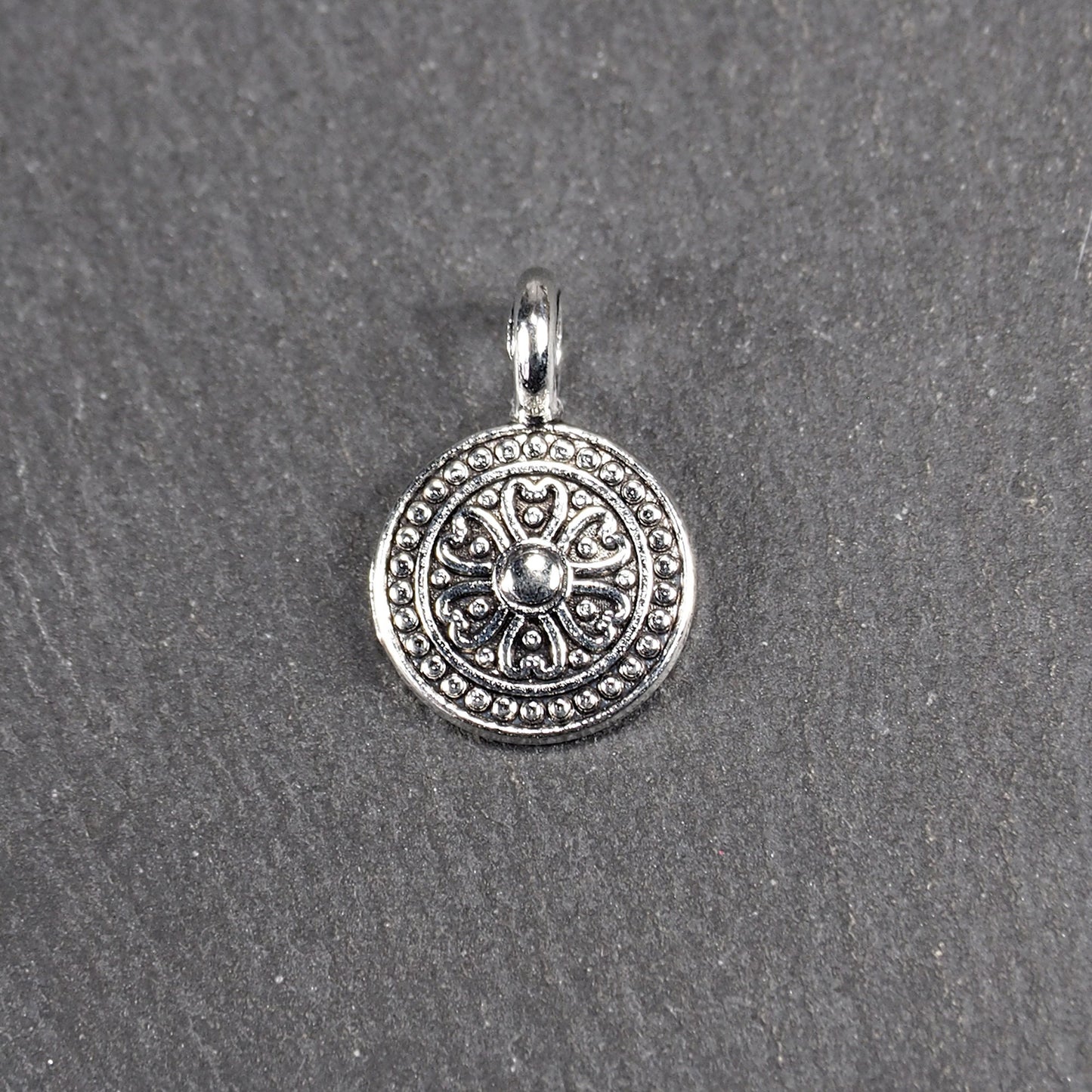 4 Anhänger Mandala Blüte, antik versilbert, 11038