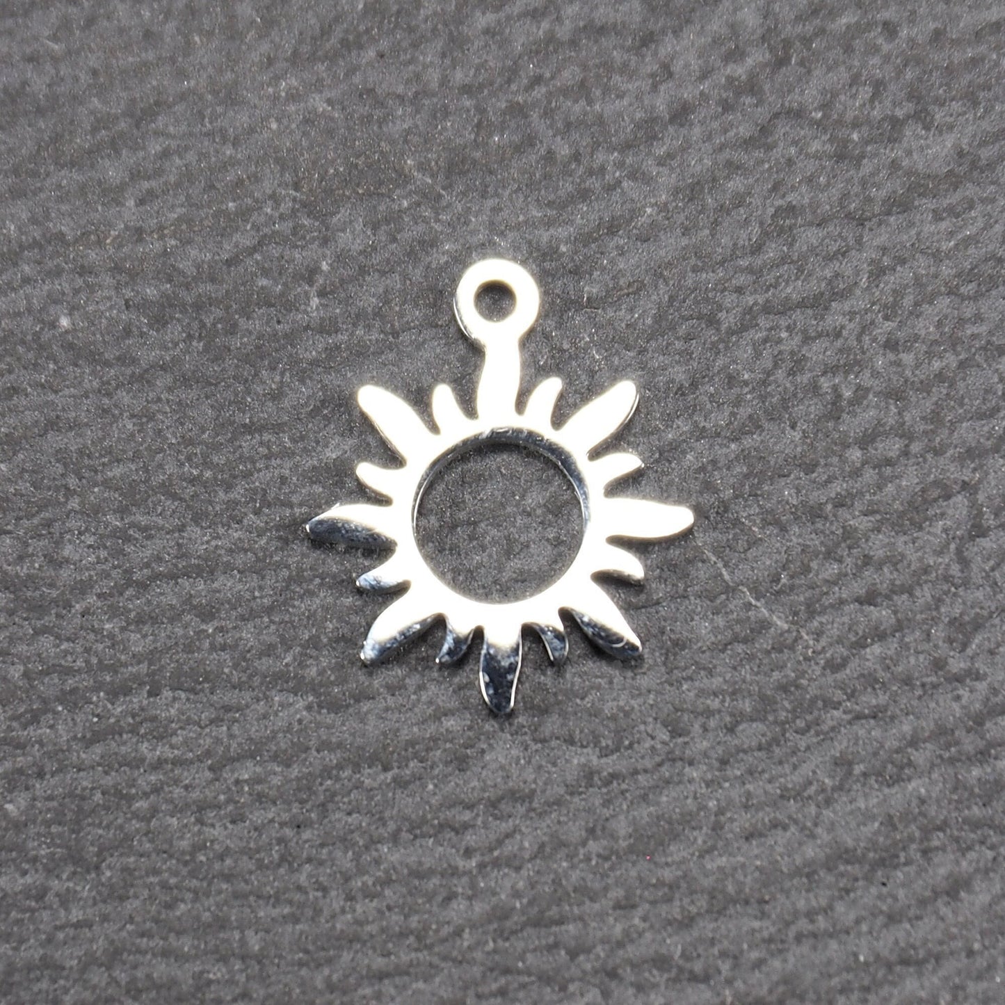 Anhänger Sonne Tribal-Design, Edelstahl 304L, hochglanzpoliert, silberfarben, 11103