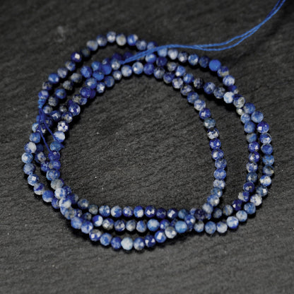Ca. 197 Perlen, natürlicher Lapislazuli, rund, facettiert, 2 mm, 10930
