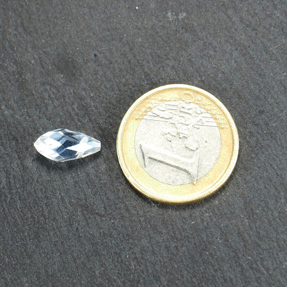 10 Tropfen Anhänger, weiß geschliffenes Glas, Briolettes, 11132