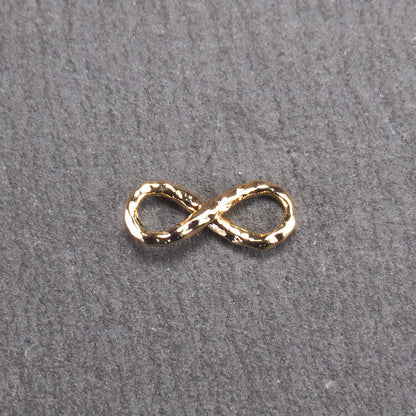 Anhänger Infinity Symbol, 18 Karat vergoldet, Hammerschlag-Oberfläche, 11124