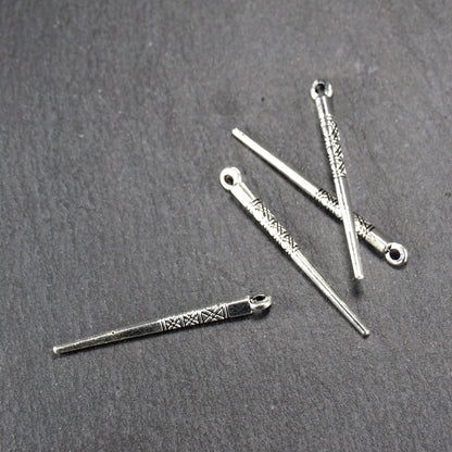 4 Anhänger Kegel, antik silberfarben, 11163