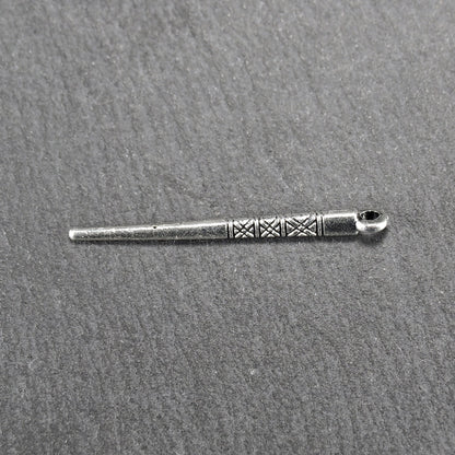 4 Anhänger Kegel, antik silberfarben, 11163