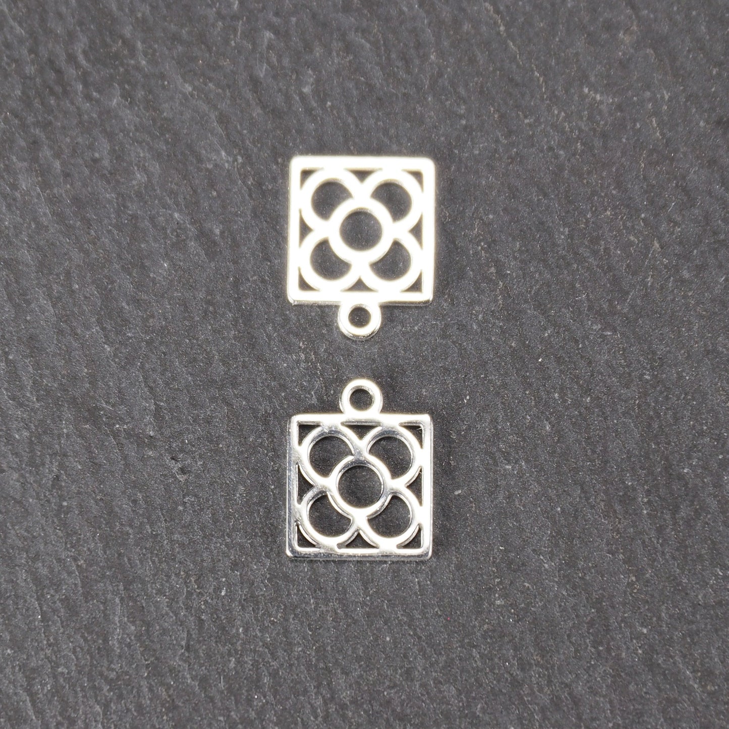 2 Anhänger stilisierte Blumen, 304L Edelstahl, silberfarben, 11179
