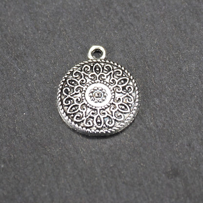 2 Mandala Anhänger Blüte, antik versilbert, 11196