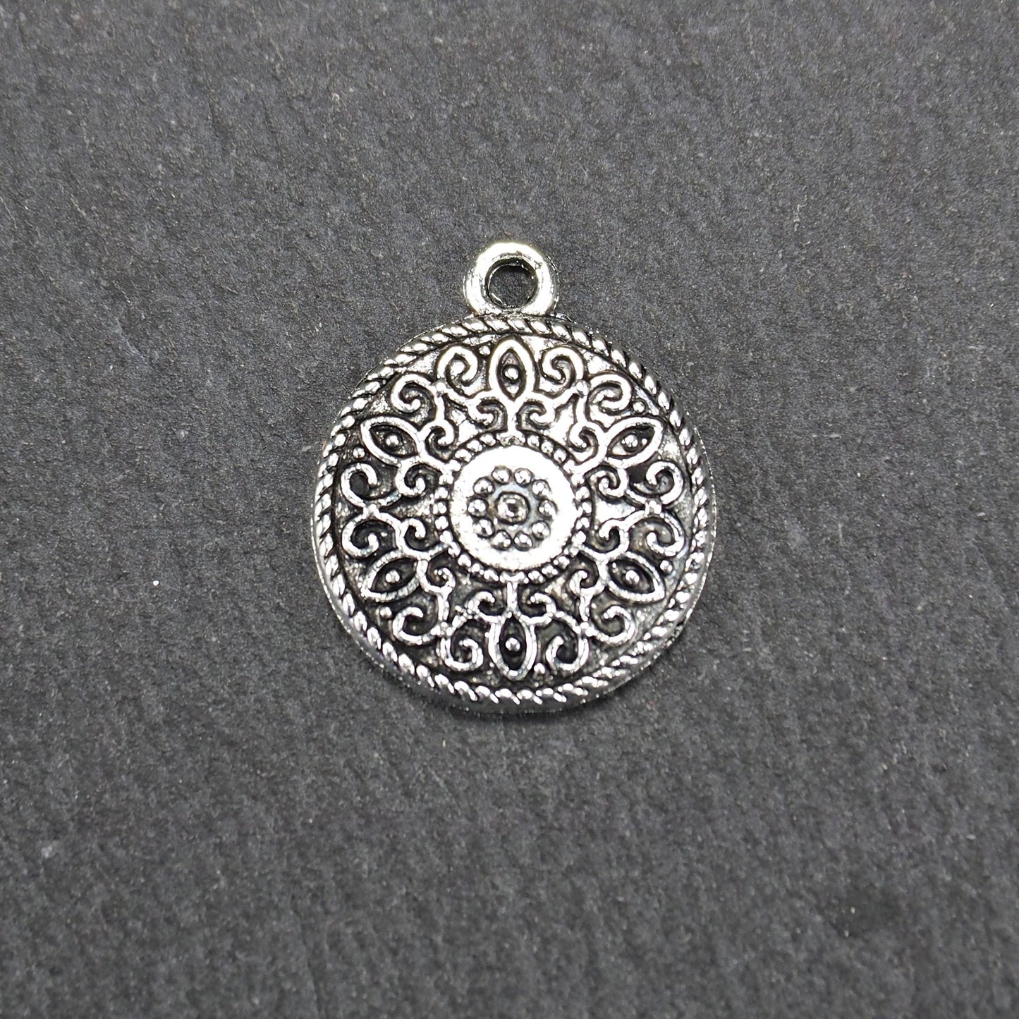 2 Mandala Anhänger Blüte, antik versilbert, 11196