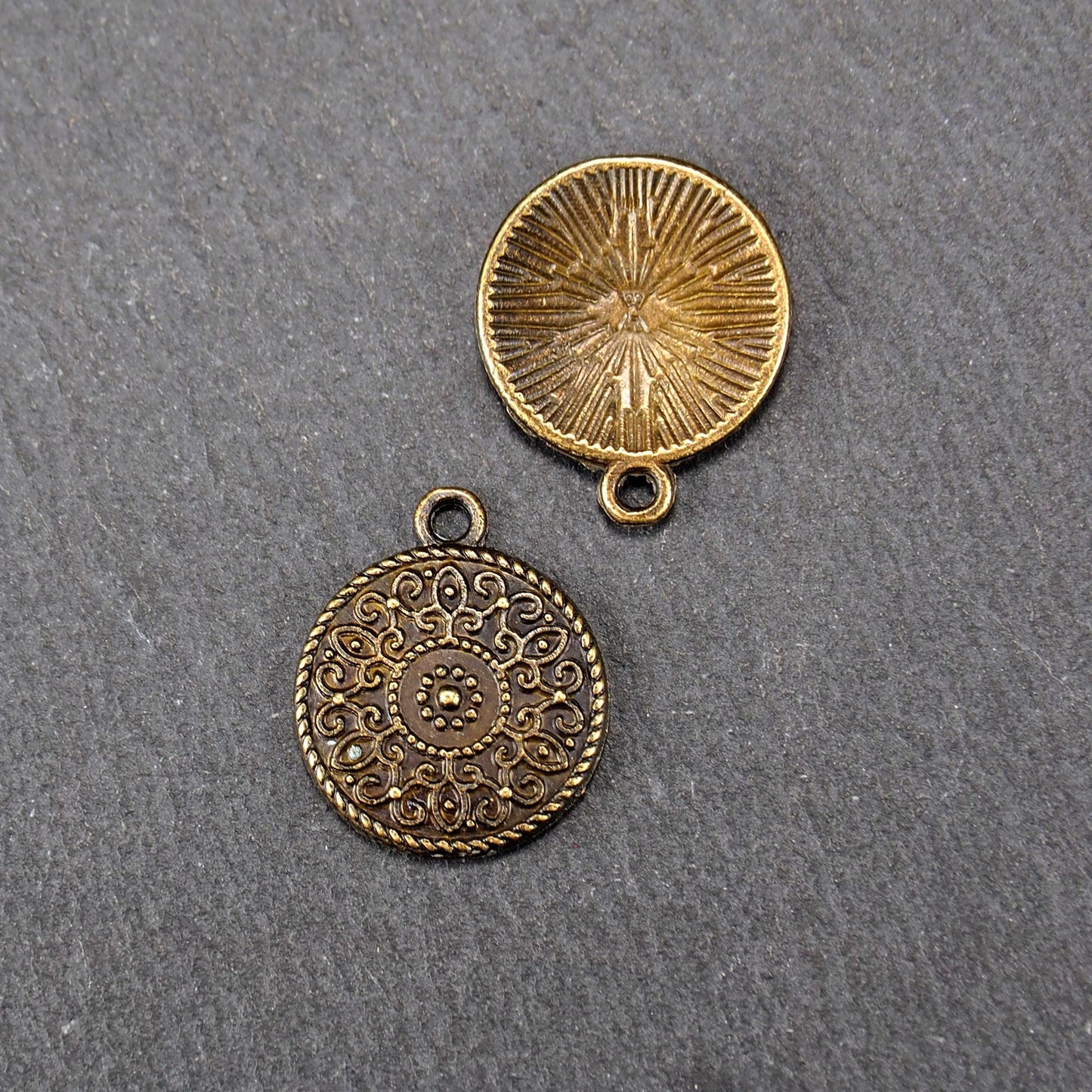 2 Anhänger Mandala Blüte, antik bronzefarben, 11197