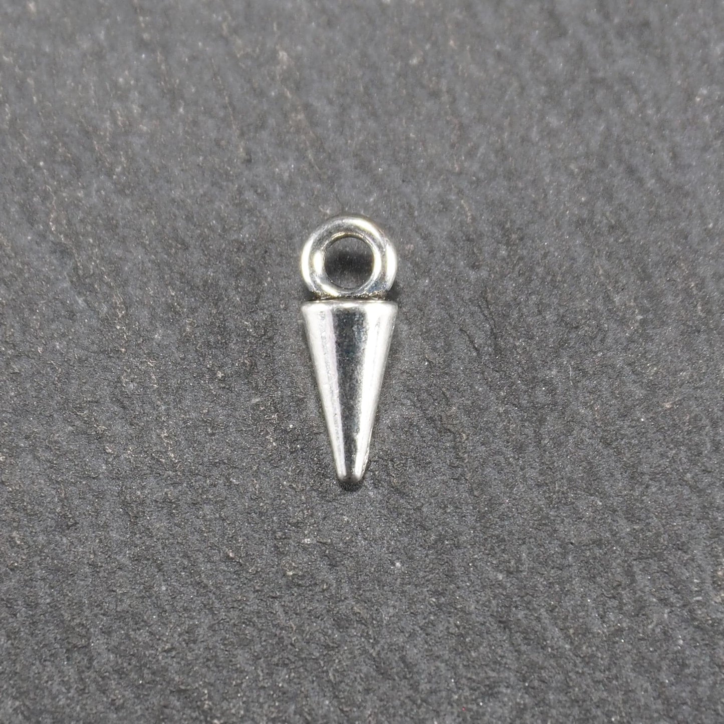 10 Anhänger Kegel, antik silberfarben, 11257