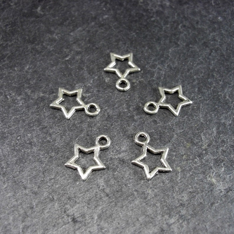 20 kleine Anhänger Stern, silberfarben, 10086