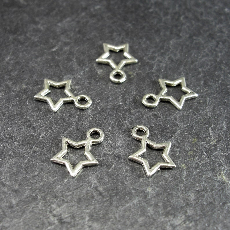 20 kleine Anhänger Stern, silberfarben, 10086