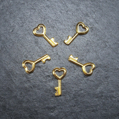 10 kleine Anhänger Schlüssel mit Herz, goldfarben, 10028