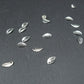 25 kleine Blatt Anhänger, Messing, versilbert, 10003