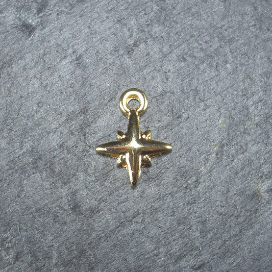 2 kleine Anhänger Stern, goldfarben, 10380