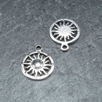5 Anhänger Sonne, antik silberfarben, 10444