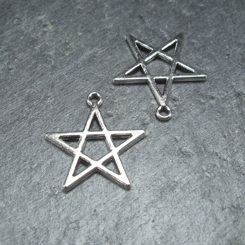 2 Anhänger Pentagramm, antik silberfarben, 10513