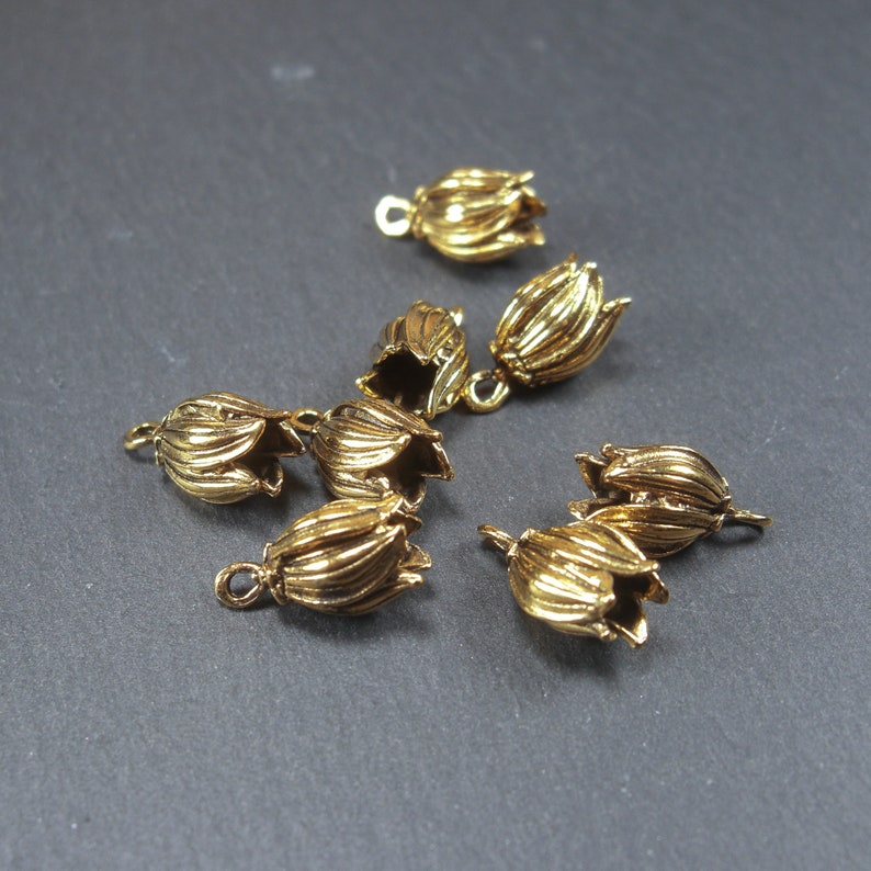 5 Anhänger Blütenkelch, Blüte, antik goldfarben, 10611