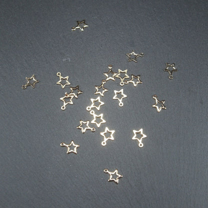 5 winzig kleine Stern Anhänger, Messing, 24 K vergoldet, 10677