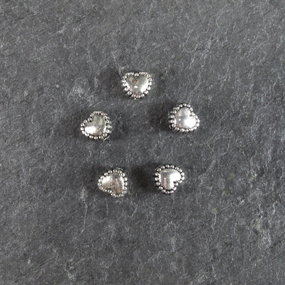 5 kleine Perlen Herz mit Perlrand, antik silberfarben, 10239