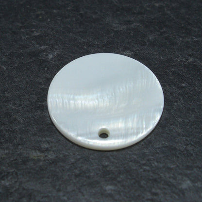 5 Anhänger Perlmutt weiß, Muschel Scheibe 2,5 cm, 10010