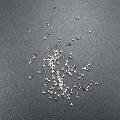 50 kleine Perlen 2mm, silberfarben, 10230