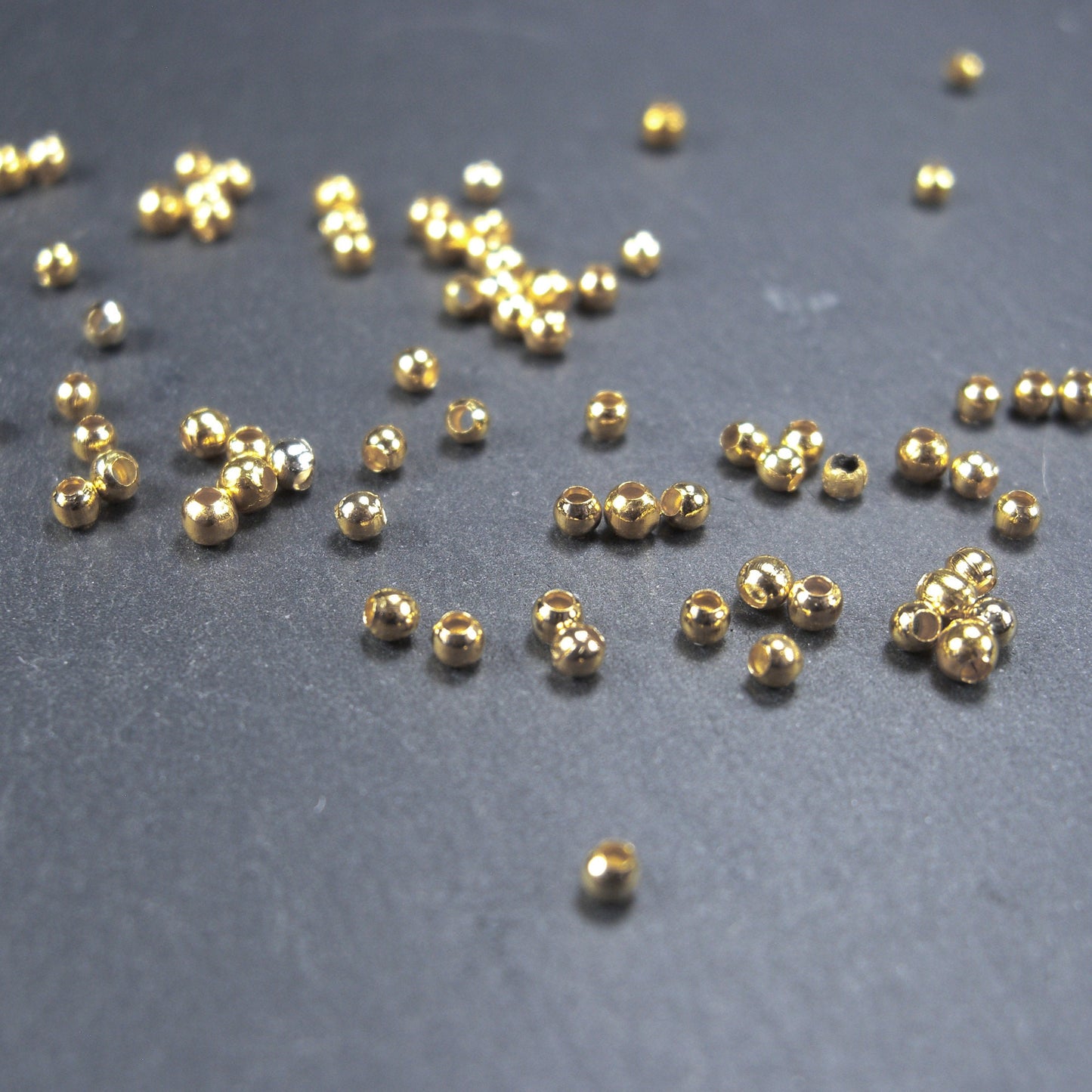 50 kleine Perlen 2,5mm, goldfarben, 10203